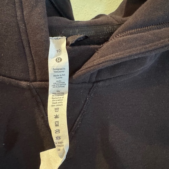 Lululemon Scuba Hoodie. Size 10. Gently worn. Never dried. - Picture 3 of 3